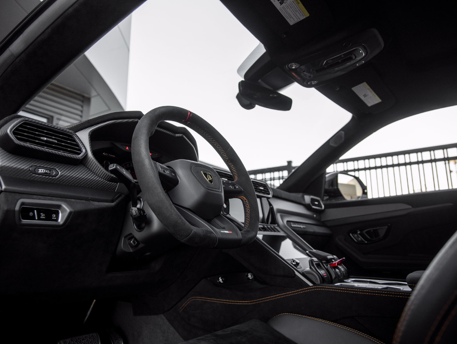 Used 2024 Lamborghini Urus Performante AWD/4WD image 36