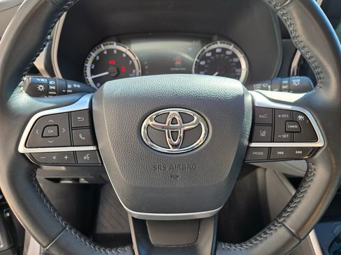 Used 2023 Toyota Highlander LE image 24