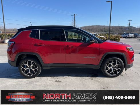 Used 2025 Jeep Compass Limited image 20