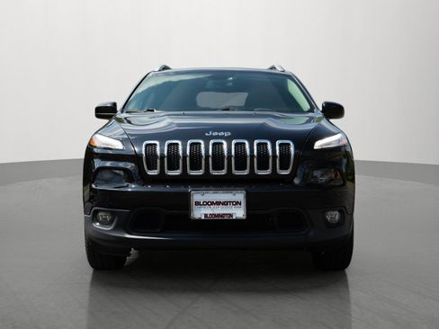 Used 2017 Jeep Cherokee Latitude w/ Cold Weather Group AWD/4WD image 3