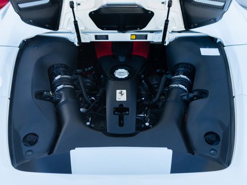 Used 2023 Ferrari F8 Tributo image 41