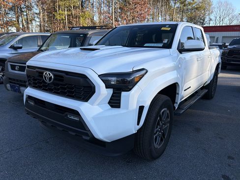 Used 2024 Toyota Tacoma TRD Sport image 2