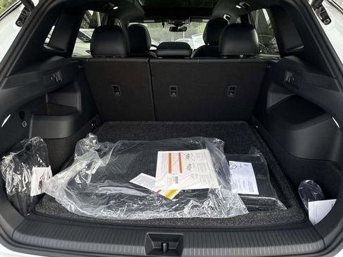 New 2026 Volkswagen Tiguan SE R-Line image 6