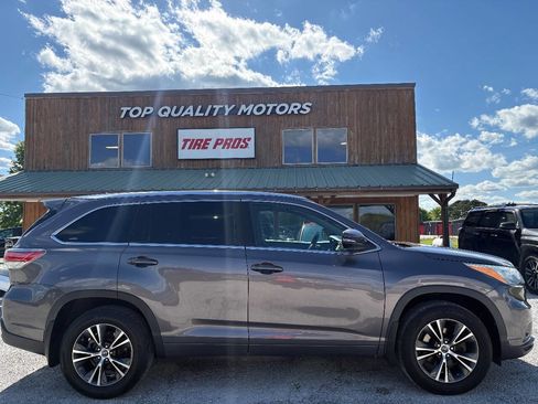 Used 2016 Toyota Highlander XLE AWD/4WD image 1