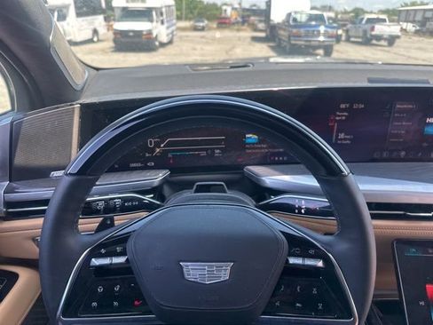 Certified 2025 Cadillac Escalade IQ Luxury 2 AWD/4WD image 14