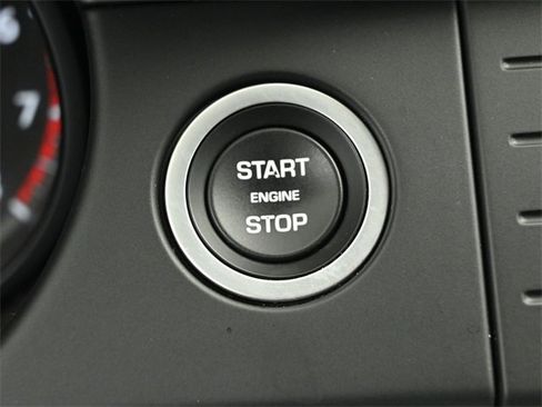 Used 2018 Land Rover Discovery Sport HSE Luxury image 38