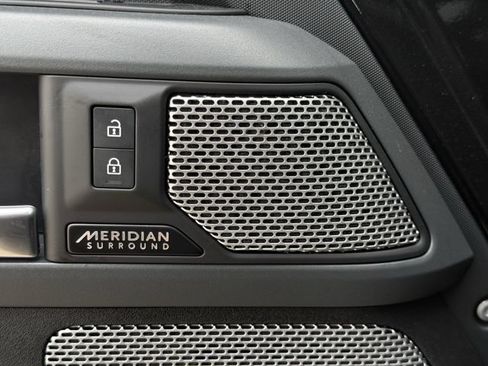 Used 2023 Land Rover Defender 130 X-Dynamic SE AWD/4WD image 25