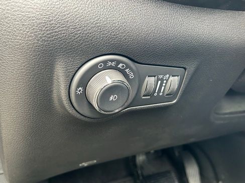 New 2025 Jeep Compass Latitude w/ Sun & Sound Group image 44