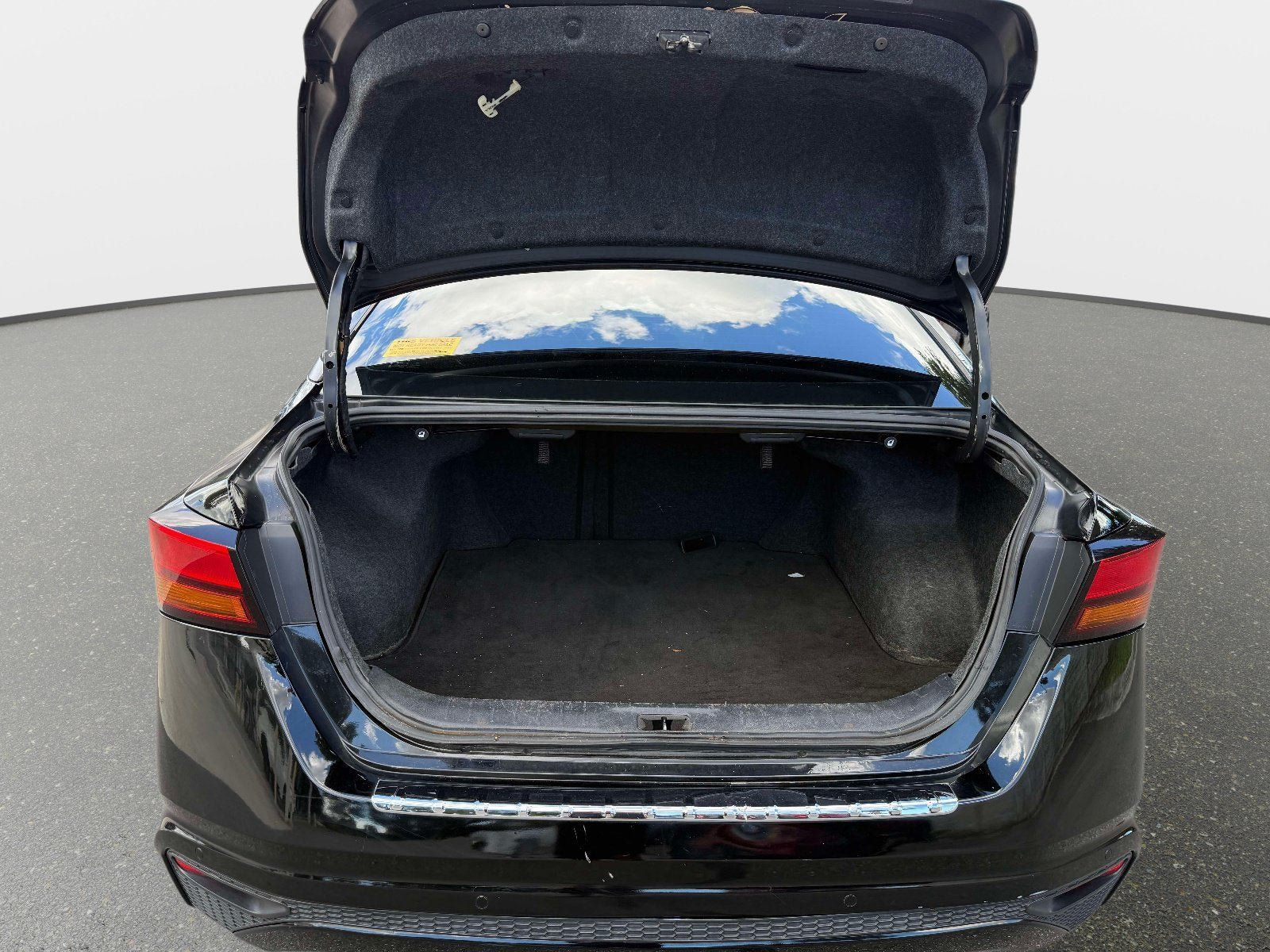 Certified 2021 Nissan Altima 2.5 SV FWD image 14