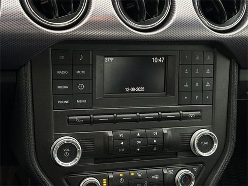 Used 2017 Ford Mustang Coupe image 24