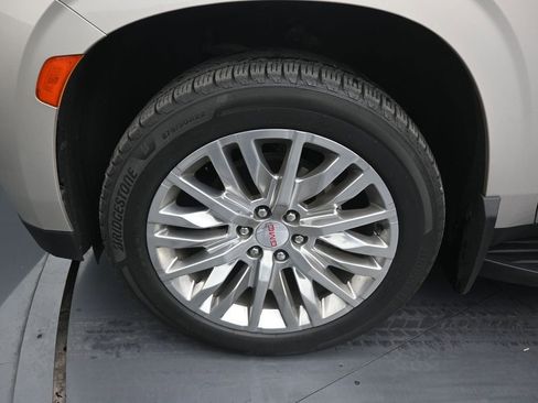 Used 2023 GMC Yukon XL SLT w/ SLT Luxury Package RWD image 9