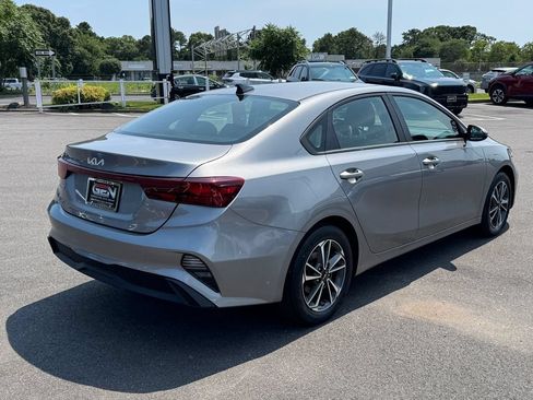 Used 2023 Kia Forte LXS w/ LXS Technology Package FWD image 4