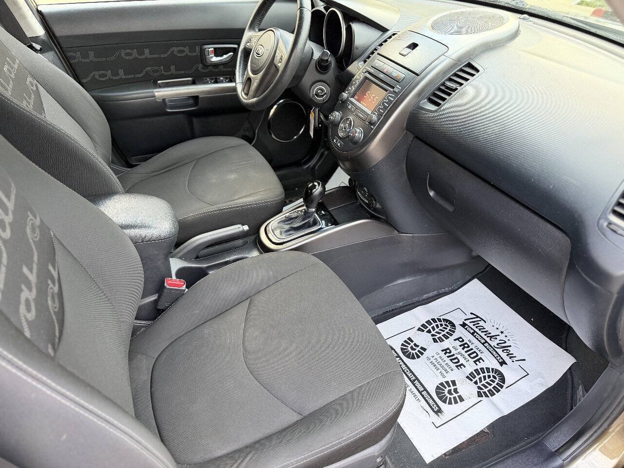 Used 2012 Kia Soul + w/ Audio Pkg FWD image 19