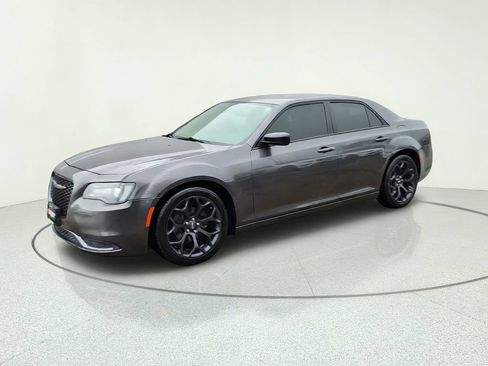 Used 2019 Chrysler 300 Touring w/ Sport Appearance Package RWD image 2