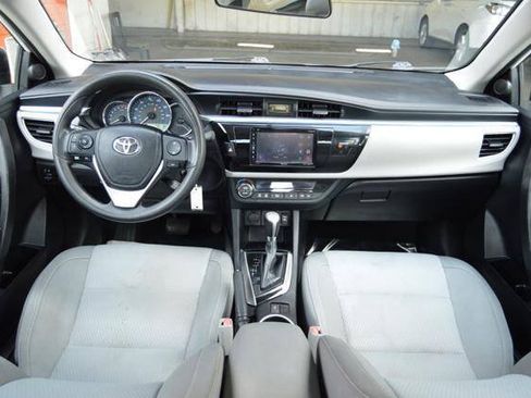Used 2015 Toyota Corolla LE FWD image 15