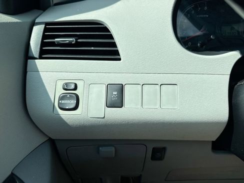 Used 2013 Toyota Sienna LE w/ Towing Pkg FWD image 18