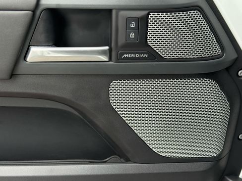 Used 2024 Land Rover Defender 130 X-Dynamic SE image 26