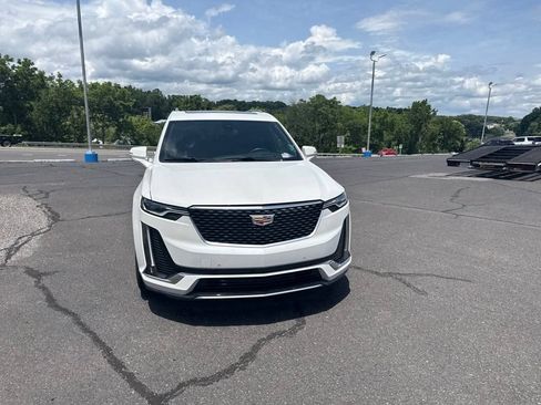 Used 2023 Cadillac XT6 Premium Luxury w/ Technology Package AWD/4WD image 3