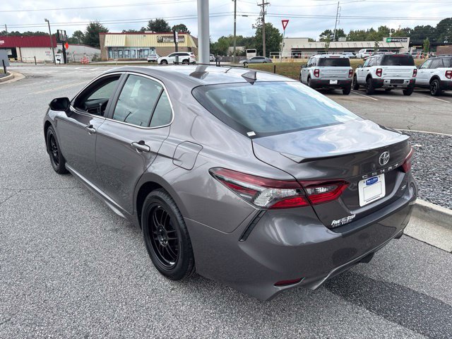 Used 2021 Toyota Camry SE FWD image 6