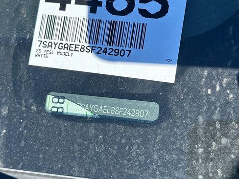 Used 2025 Tesla Model Y Long Range image 3