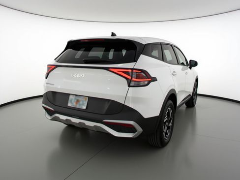 Used 2025 Kia Sportage LX image 9