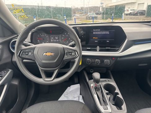 Used 2025 Chevrolet Trax LS image 15