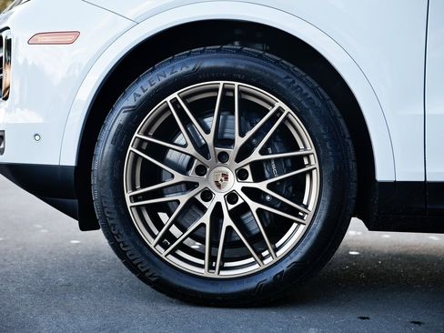 Certified 2025 Porsche Cayenne w/ Premium Package Plus image 13