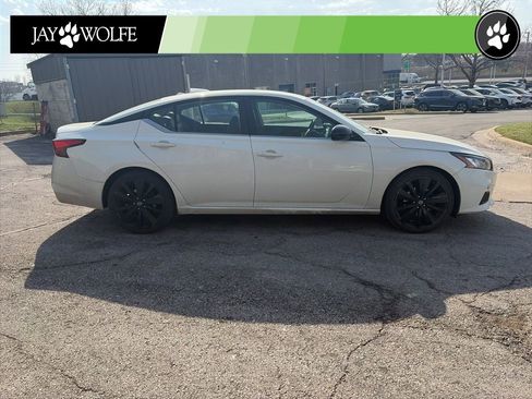 Used 2019 Nissan Altima 2.5 SR FWD image 4