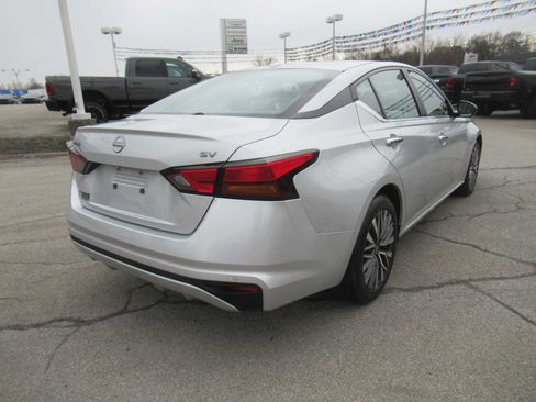 Used 2024 Nissan Altima 2.5 SV image 9