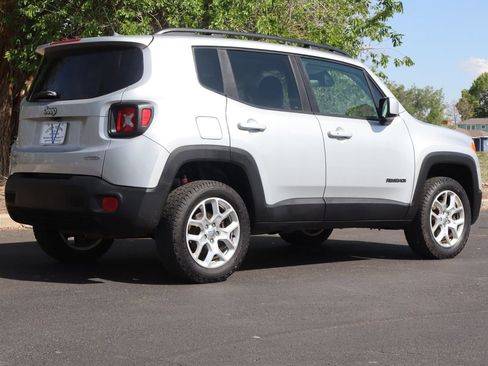 Used 2017 Jeep Renegade Latitude w/ Cold Weather Group AWD/4WD image 5