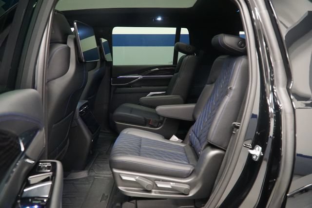 Used 2026 Cadillac Escalade IQL Sport 1 w/ LPO, ONYX Package AWD/4WD image 24