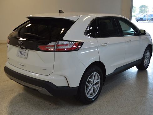 Used 2024 Ford Edge SEL AWD/4WD image 3