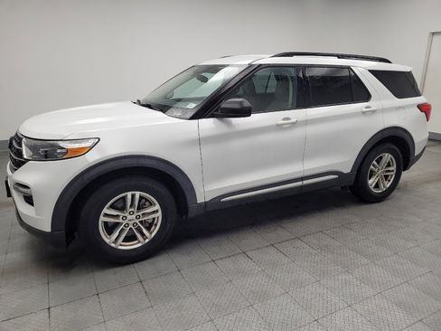 Used 2020 Ford Explorer XLT w/ Equipment Group 202A RWD image 2