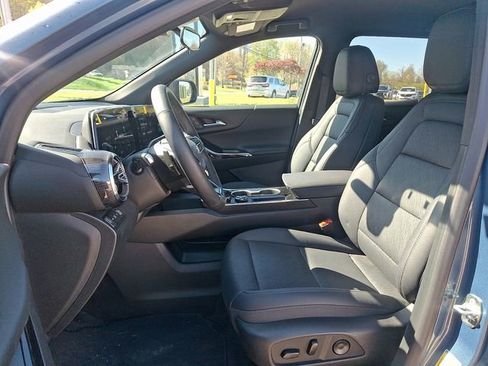 Used 2026 Chevrolet Equinox LT w/ Convenience Package II AWD/4WD image 2