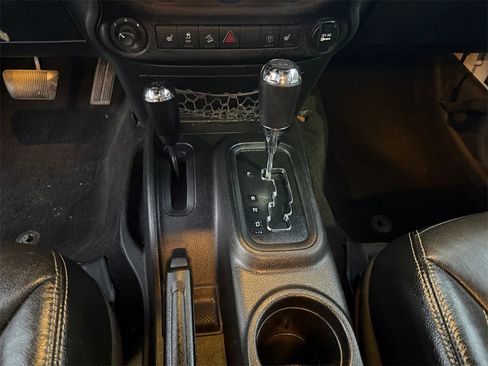 Used 2017 Jeep Wrangler Unlimited Rubicon image 24