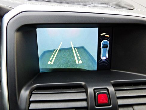 Used 2015 Volvo XC60 T6 Platinum w/ Inscription Package image 18