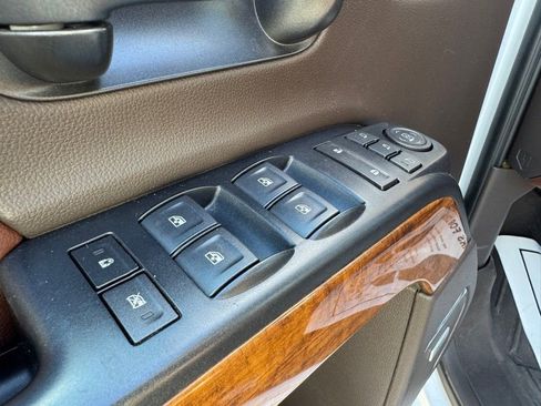 Used 2019 Chevrolet Silverado 2500 High Country w/ Duramax Plus Package image 19