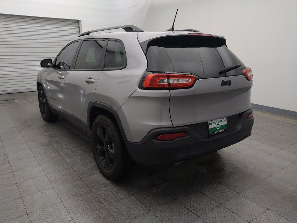 Used 2018 Jeep Cherokee Latitude w/ Altitude Package FWD image 5