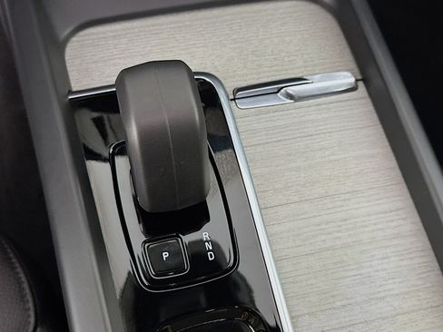 Used 2025 Volvo XC60 B5 Plus image 19