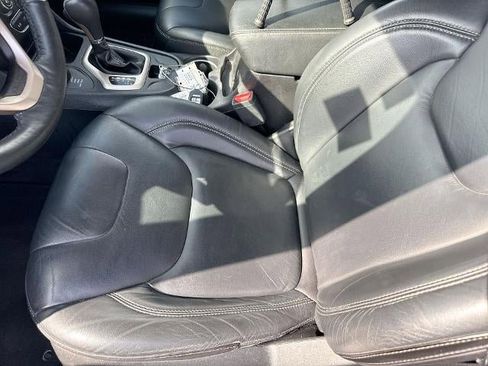 Used 2018 Jeep Cherokee Limited w/ Technology Group image 20