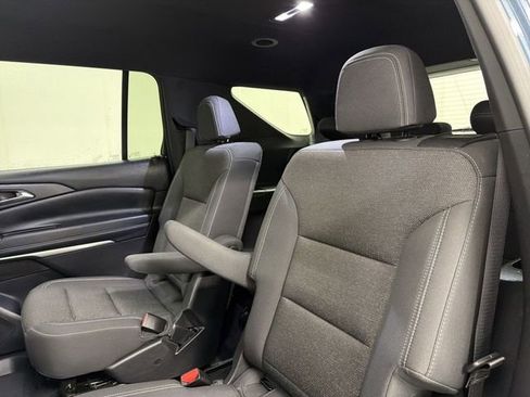 Certified 2025 Chevrolet Traverse LT image 18
