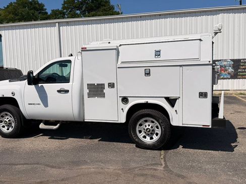 Used 2013 Chevrolet Silverado 3500 W/T RWD image 2