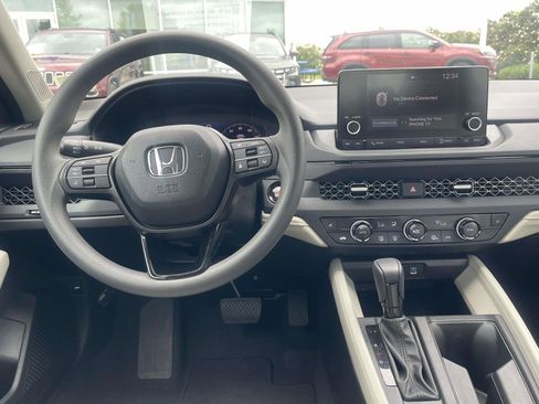 Used 2025 Honda Accord SE image 11