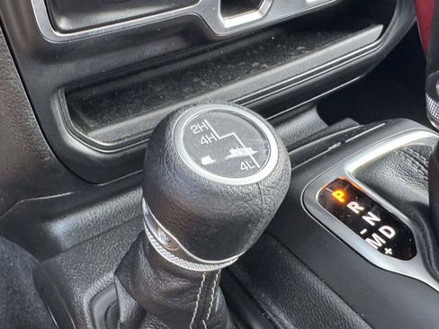Used 2025 Jeep Wrangler Unlimited Sport AWD/4WD image 13