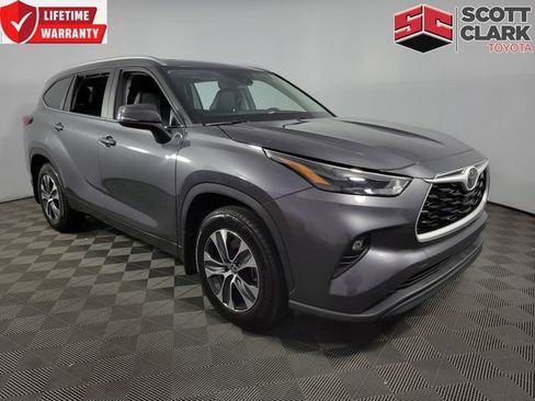 Used 2023 Toyota Highlander XLE FWD image 1