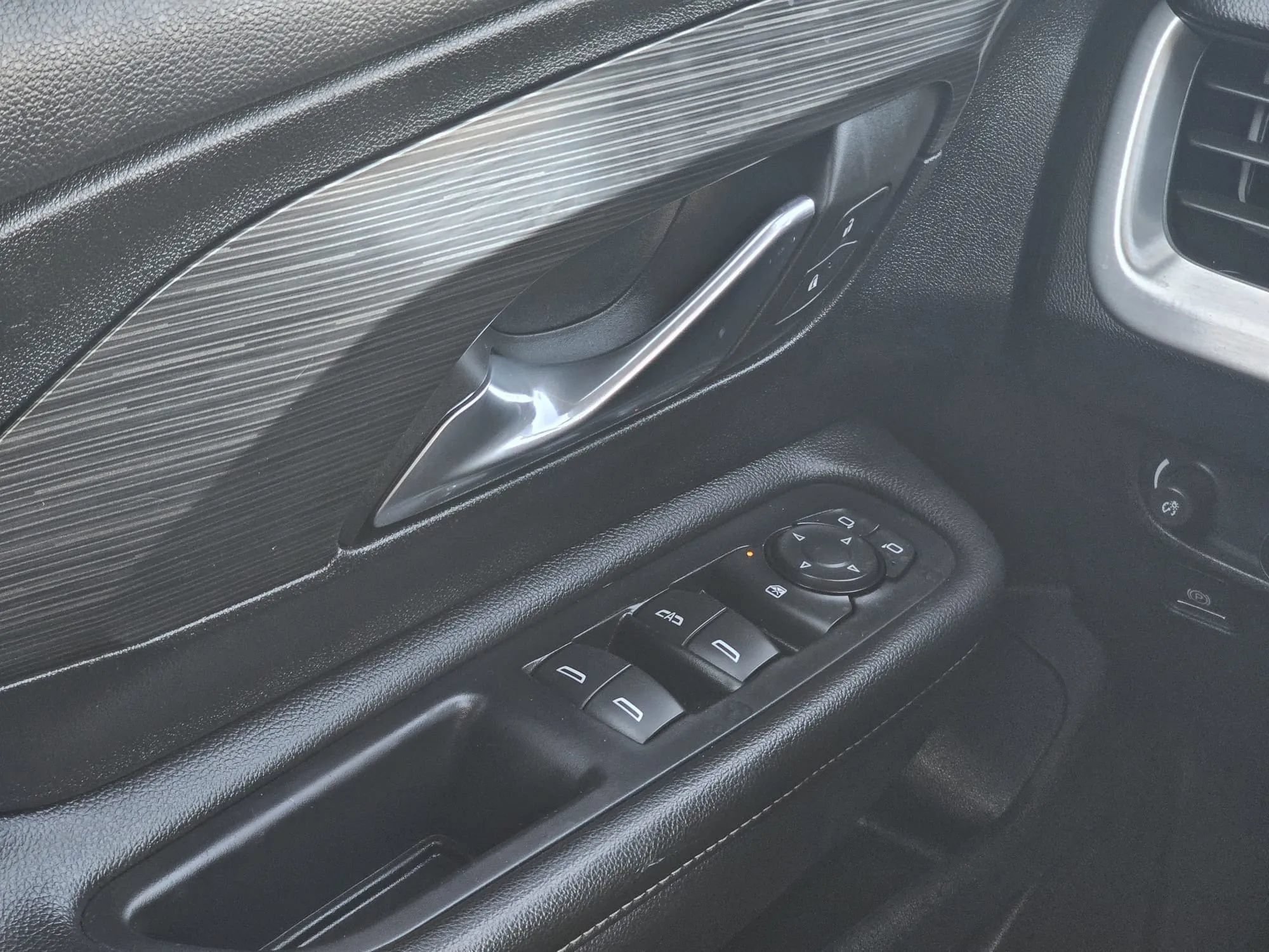 Used 2024 GMC Terrain SLE FWD image 23