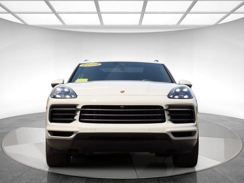 Used 2022 Porsche Cayenne Platinum Edition w/ Premium Package Plus AWD/4WD image 2