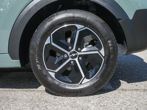 Certified 2025 Kia Niro EX FWD image 12