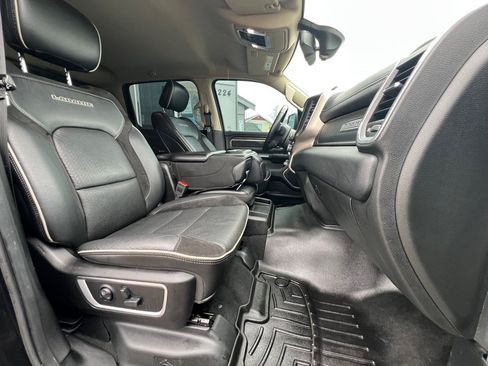 Used 2019 RAM 1500 Laramie AWD/4WD image 17