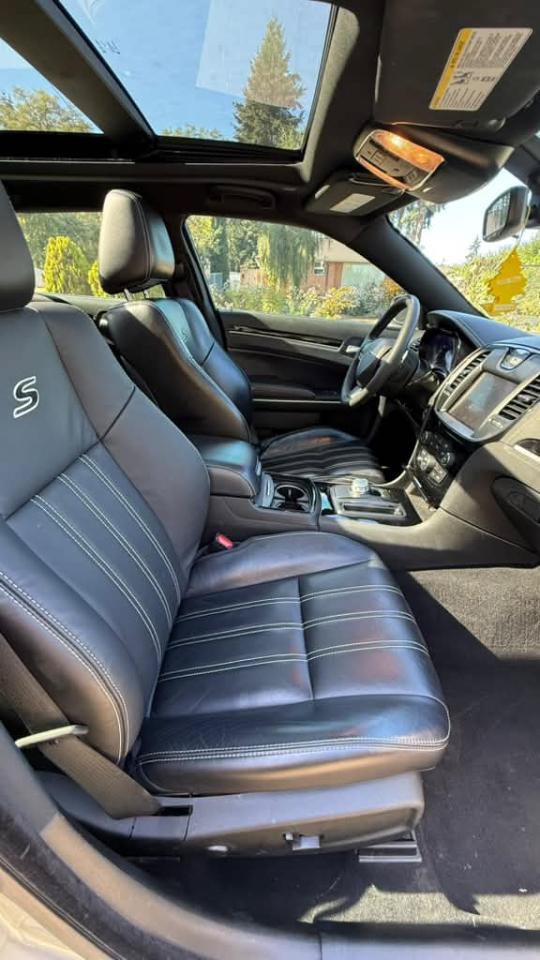 Used 2023 Chrysler 300 S RWD image 5